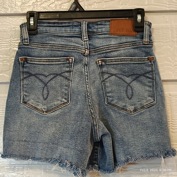 Judy Blue Womens Small Fray Cut Off Hem Denim Shorts Stretch Summer - Picture 4 of 4